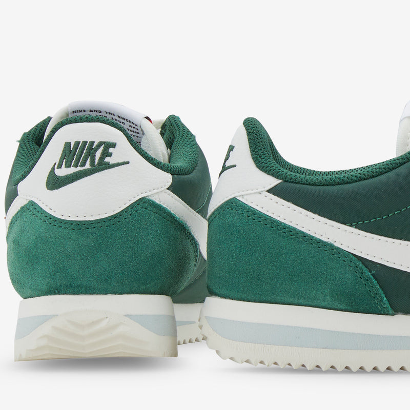 Green nike hotsell cortez womens