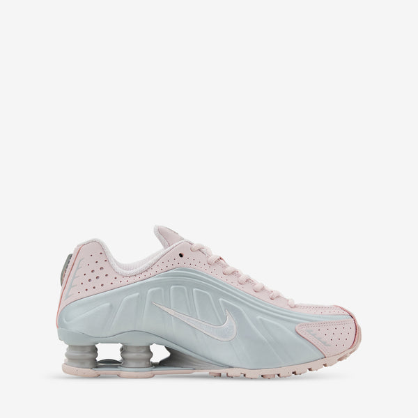 Women's Shox R4 Barely Rose | Metallic Platinum Footwear