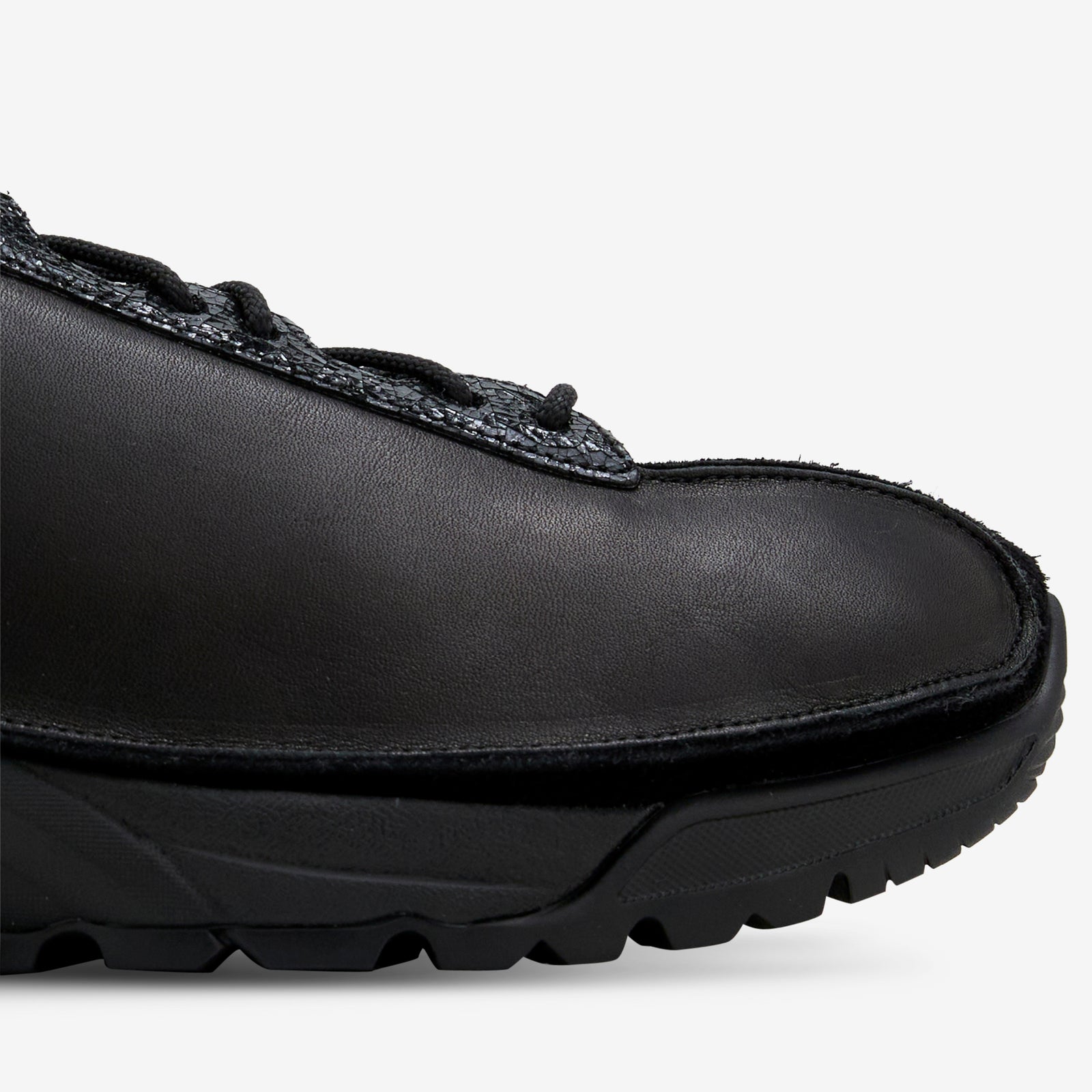 Klove Black Leather – Above The Clouds