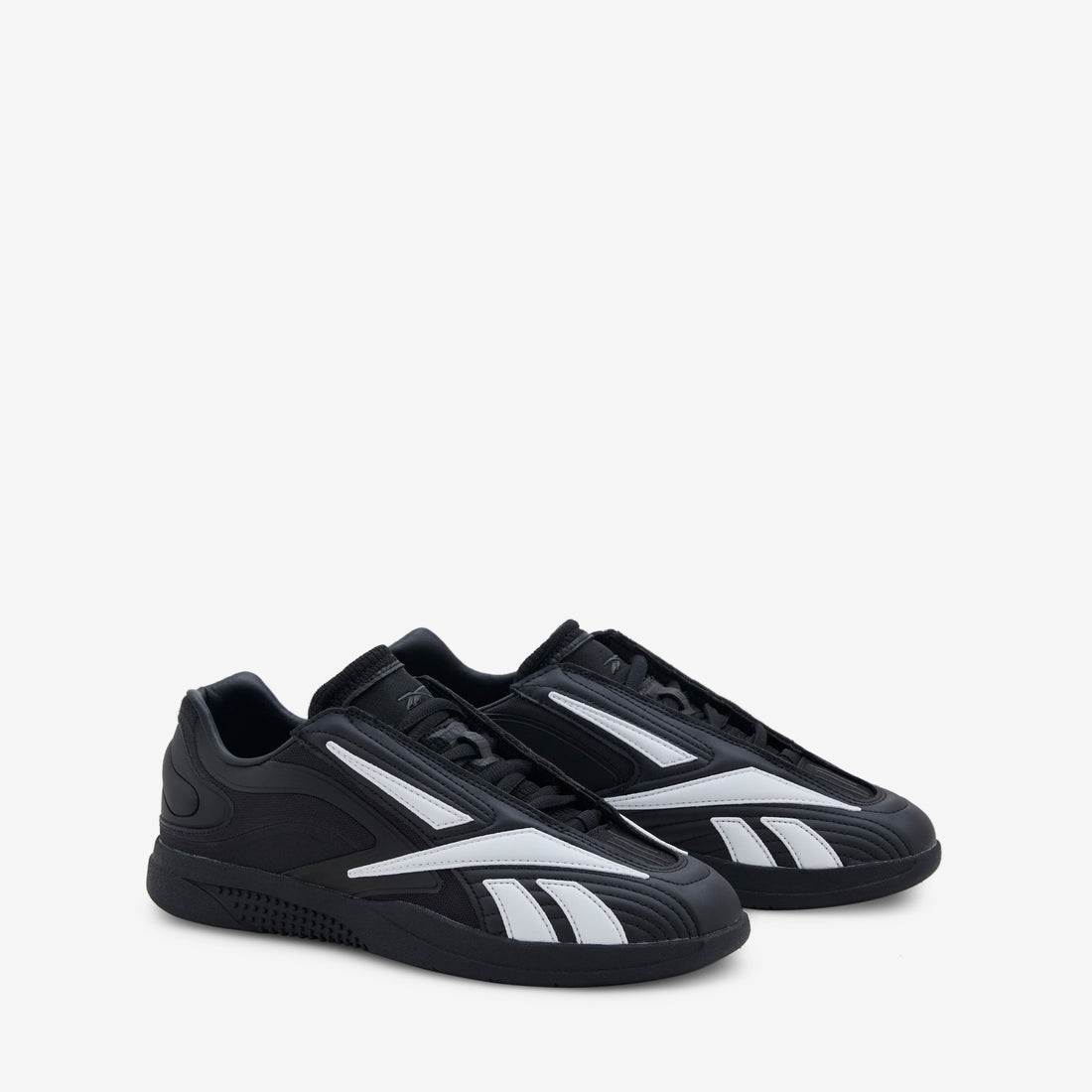 Hammer Pro LTD Black | White Footwear