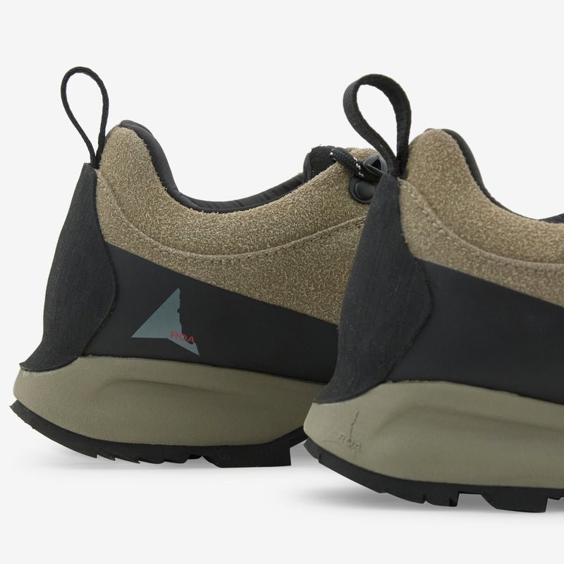 Cingino Sand | Black Footwear