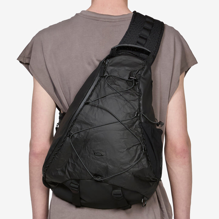Latitude Sling Pack Blackout Front