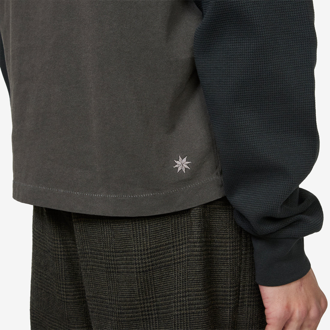 Tide Layer Longsleeve Charcoal | Black Tees