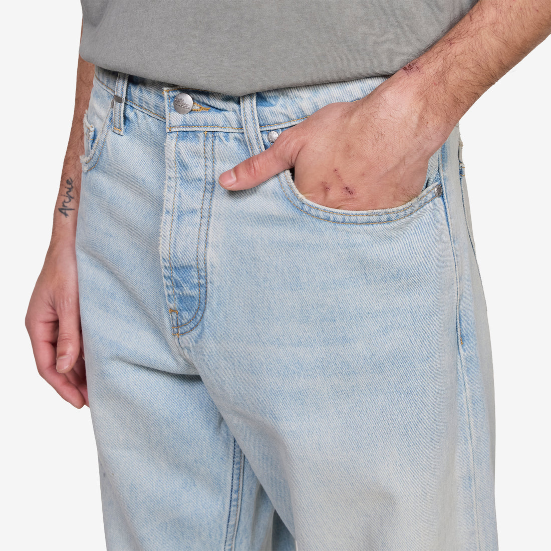 Relaxed 5 Pocket Jeans Light Wash Pants