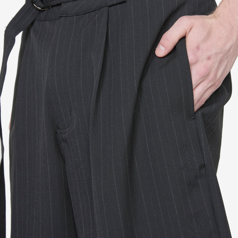 Pleated Suit Short Black Stripe