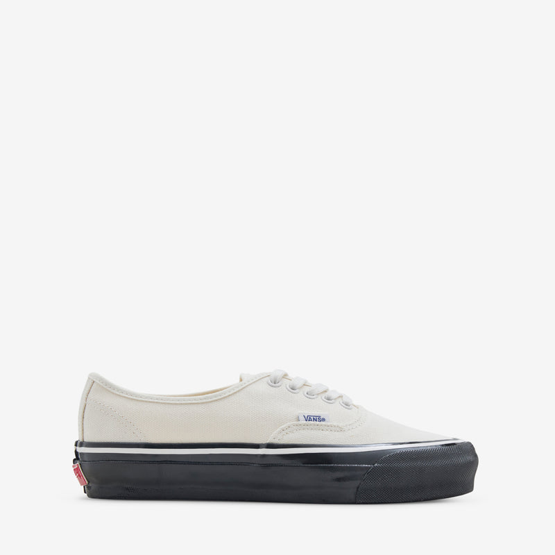Authentic 44 Duck Canvas White | Black Footwear
