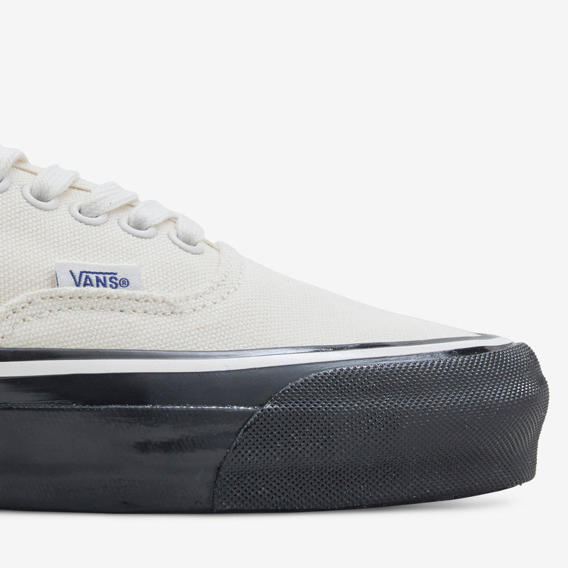 Authentic 44 Duck Canvas White | Black Footwear