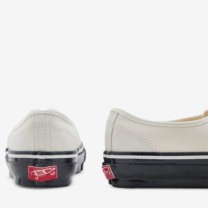 Authentic 44 Duck Canvas White | Black Footwear