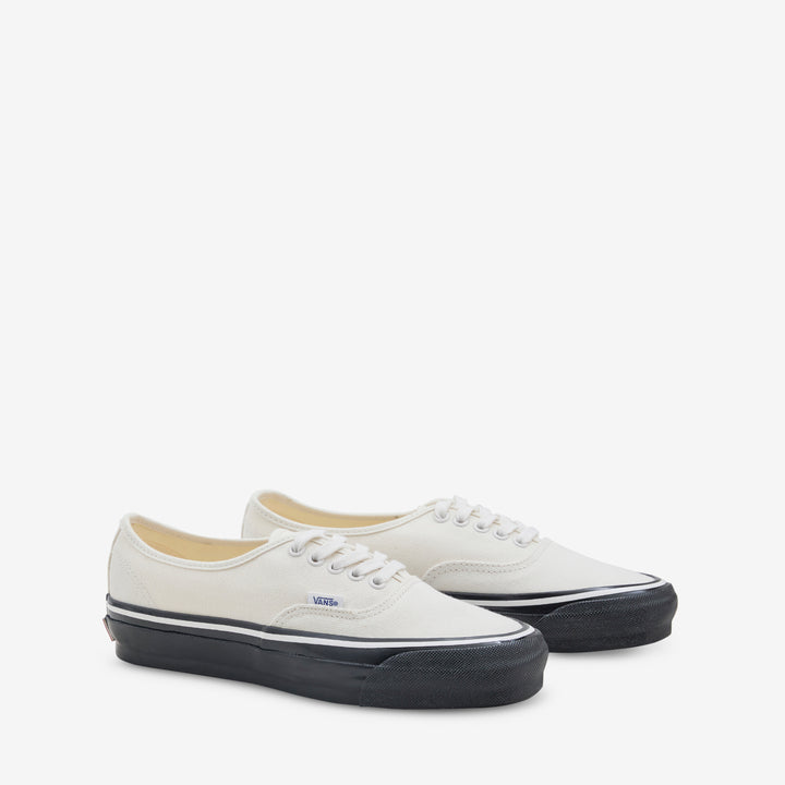 Authentic 44 Duck Canvas White | Black Front
