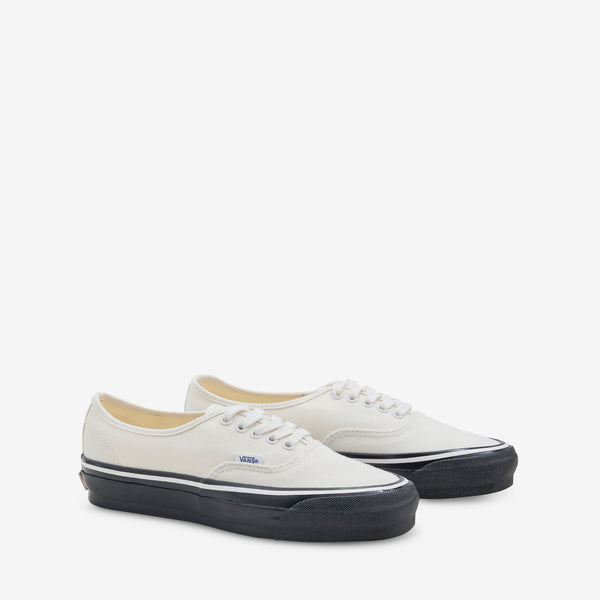 Authentic 44 Duck Canvas White | Black Footwear