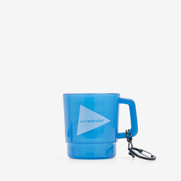and wander Logo PP Mug Blue Lifestyle