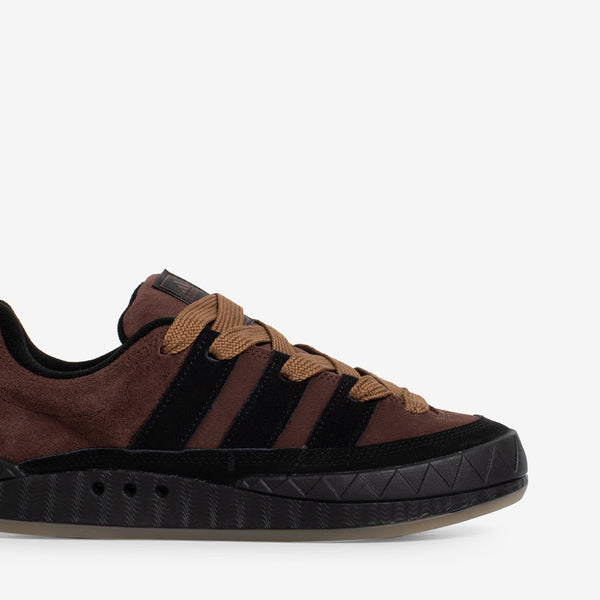 Adimatic Pantone | Core Black | Gum